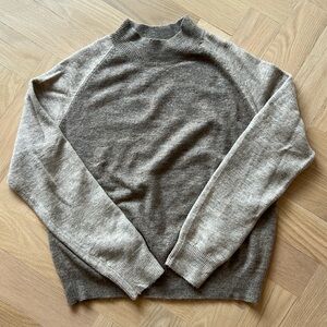Heartloom size M two tone mock sweater